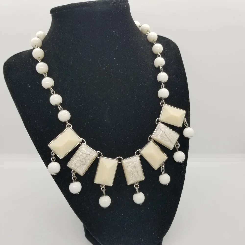 NY & Co white and cream beaded collar necklace